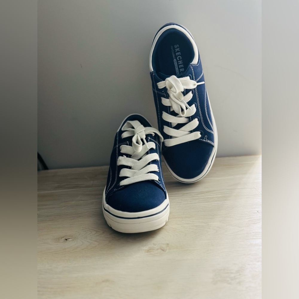 Skechers